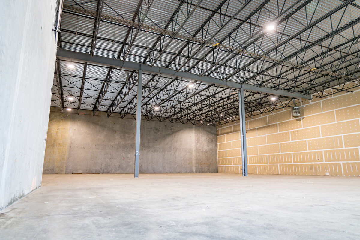 Warehouse floor surface and structural bay at 8952 Holt Road